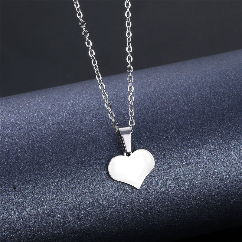 Amazon Hot Accessories New Special-Interest Design Simple Peach Heart Necklace Women's Simple Heart Shape Clavicle Heart-Shaped Pendant