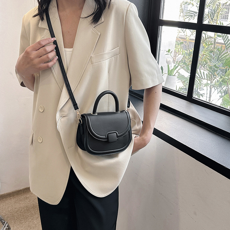 Solid Color Tote Bag Women's Summer 2023 New Fashion Casual Ins Small Square Bag Simple Texture Western Style Messenger Bag