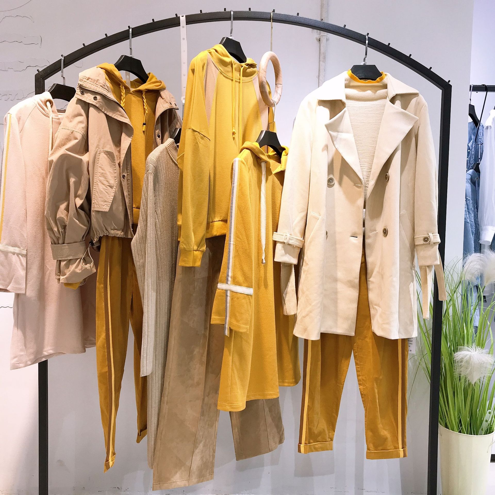 杭州四季青女装批发品牌折扣春款库存尾货批发三彩品牌女装-阿里巴巴