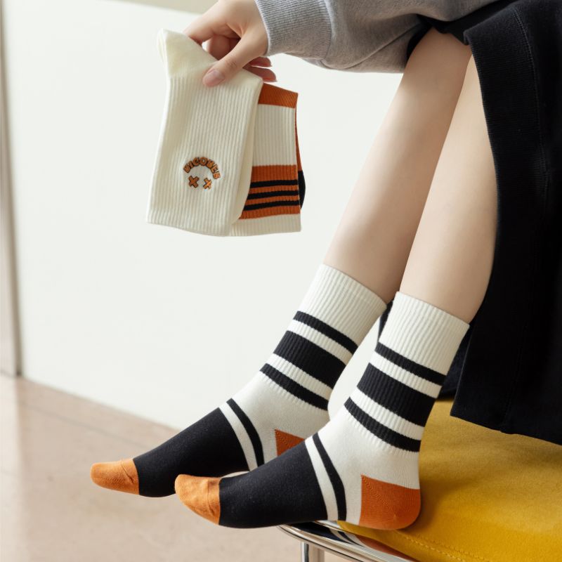 秋冬高橡筋袜子批发橙白棉质横条拼色字母刺绣双针休闲女生中筒袜
