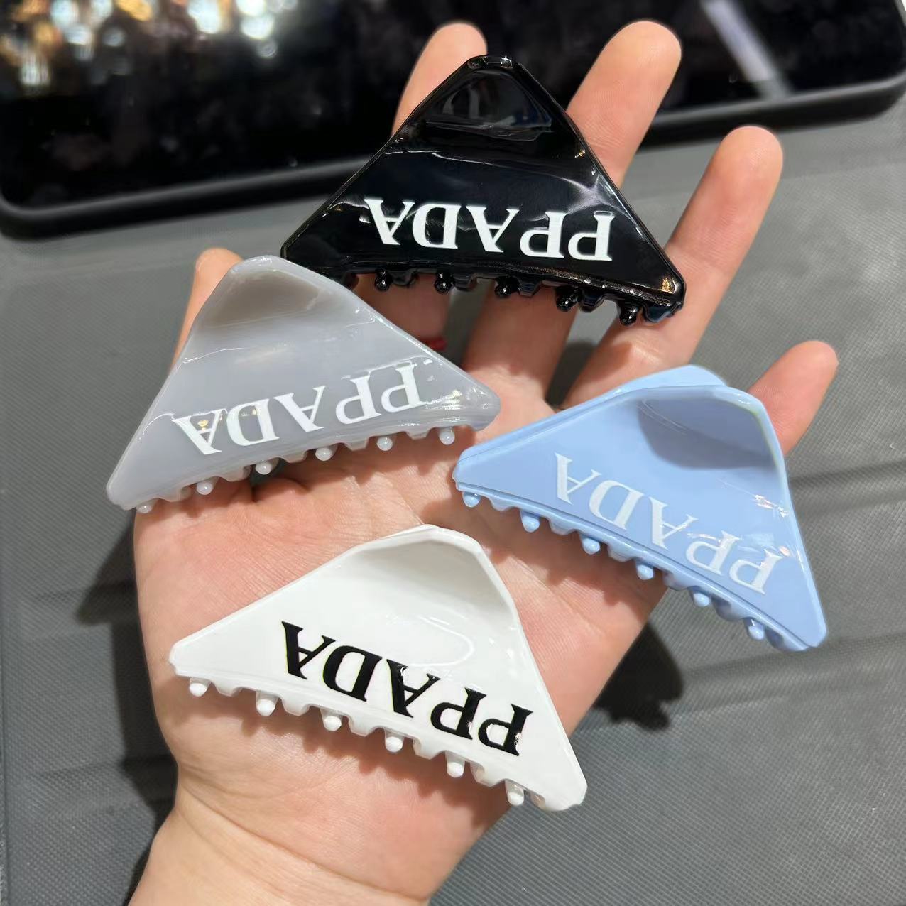 New Internet Celebrity Letters Triangle Grip High-End Hair Accessories Wholesale Medium Back Head Shark Clip Hair Clips Hair Accessories Women