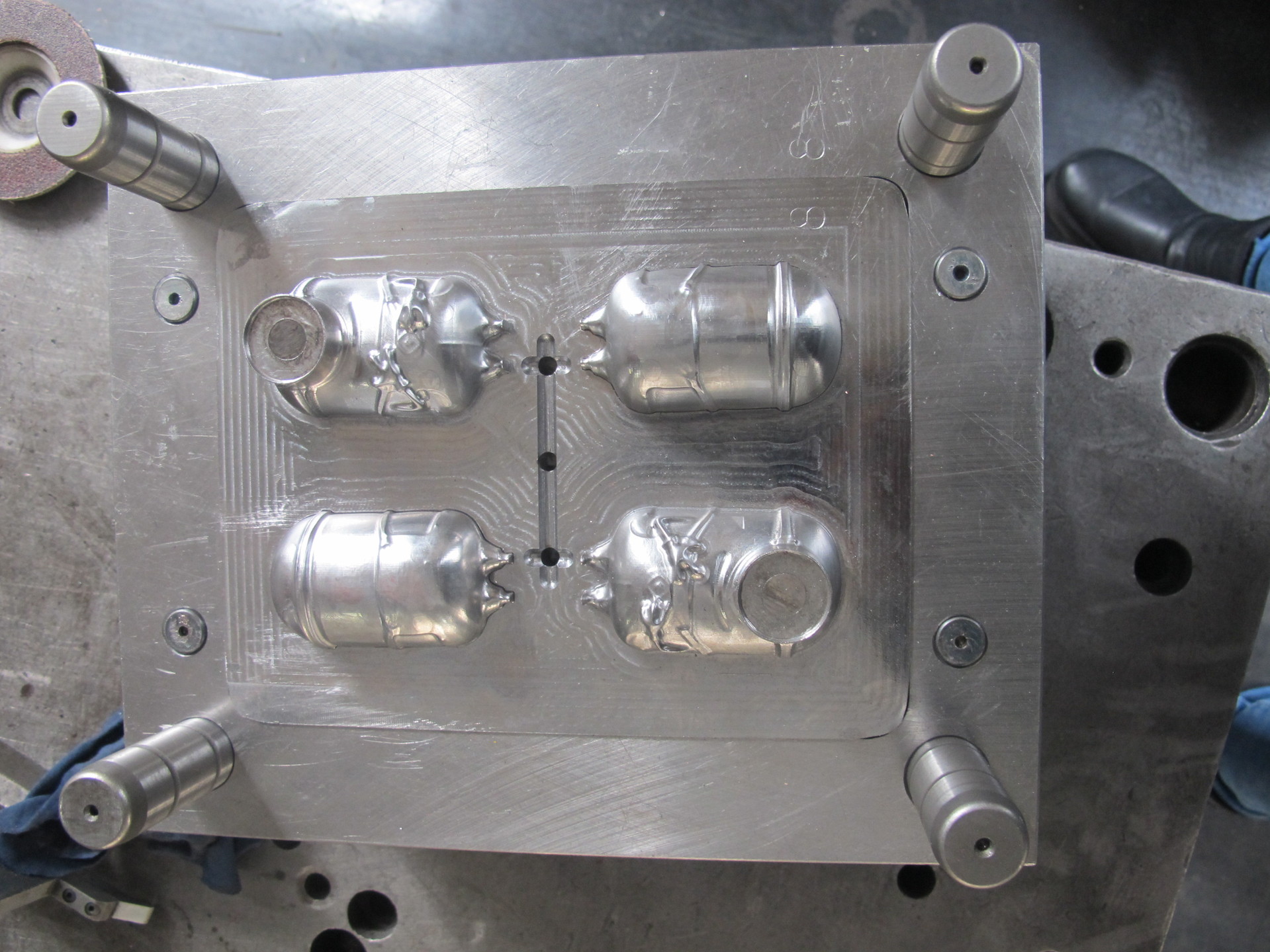 婴儿塑料玩具模具注塑成型儿童塑料公仔