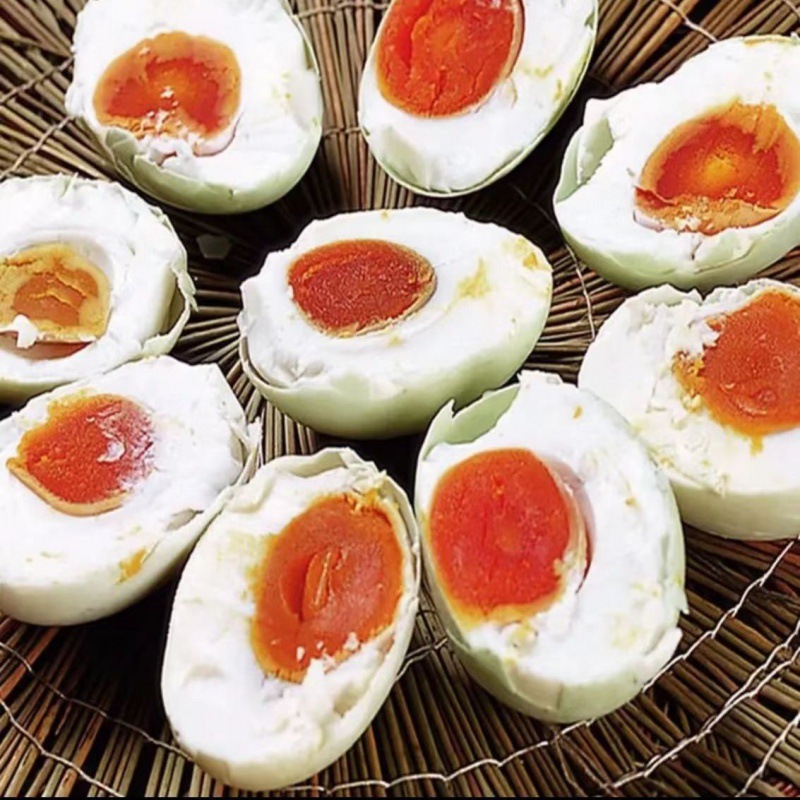 咸鸭蛋起沙流油不太咸非海鸭蛋熟咸鸭蛋即食盐蛋免煮低盐一整箱-阿里