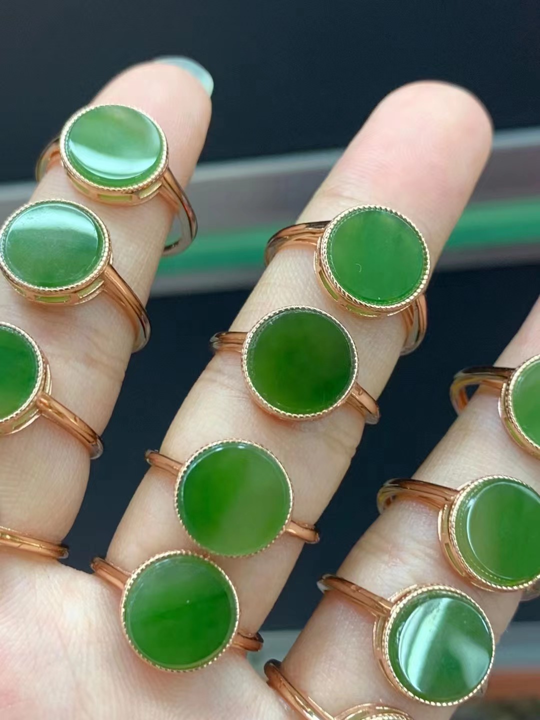 天然和田碧玉圆牌戒指925银玫瑰金镶嵌 活口设计 款式新颖丰富