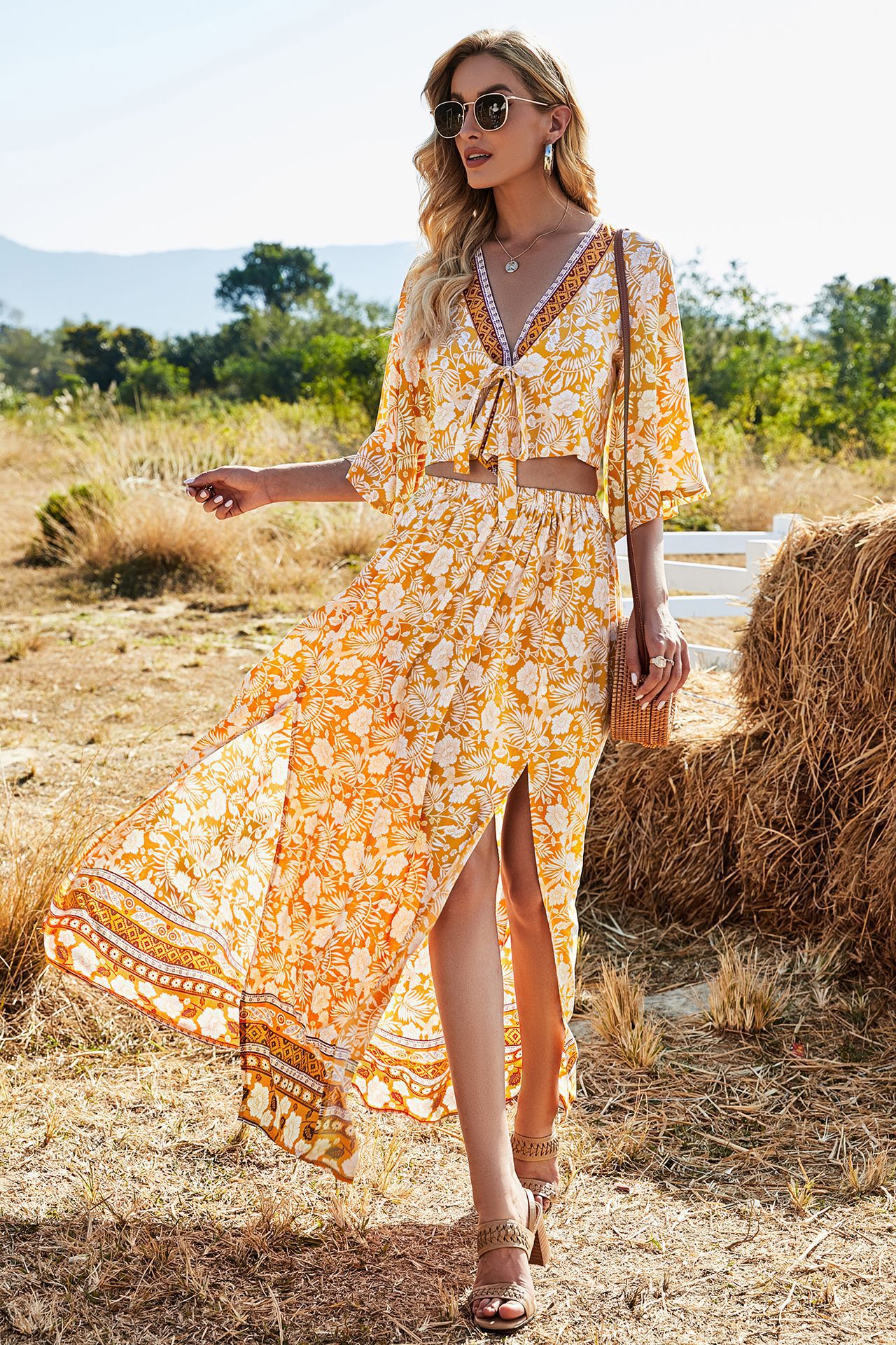 夏季波西米亚风格裙子套装 人棉印花女装长裙 v领上衣裙子两件套