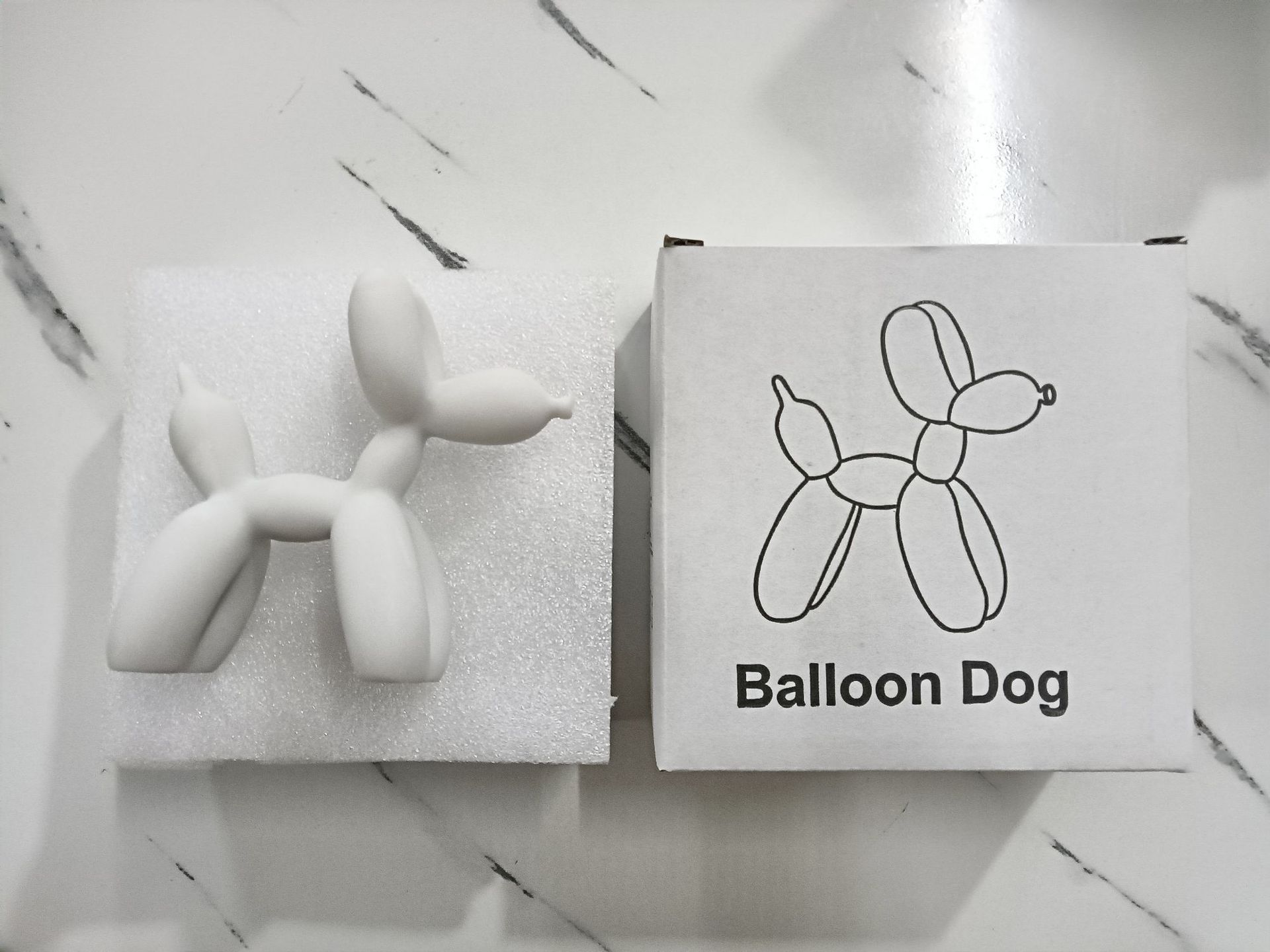 Cross-Border Fluid Balloon Dog White Body Kaws Violent Bear and Other White Body Large Quantity Contact Discount Fashion Play Art Ornaments