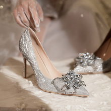 香槟色格利特秀禾新娘婚鞋女细跟尖头浅口法式灰姑娘水晶高跟鞋