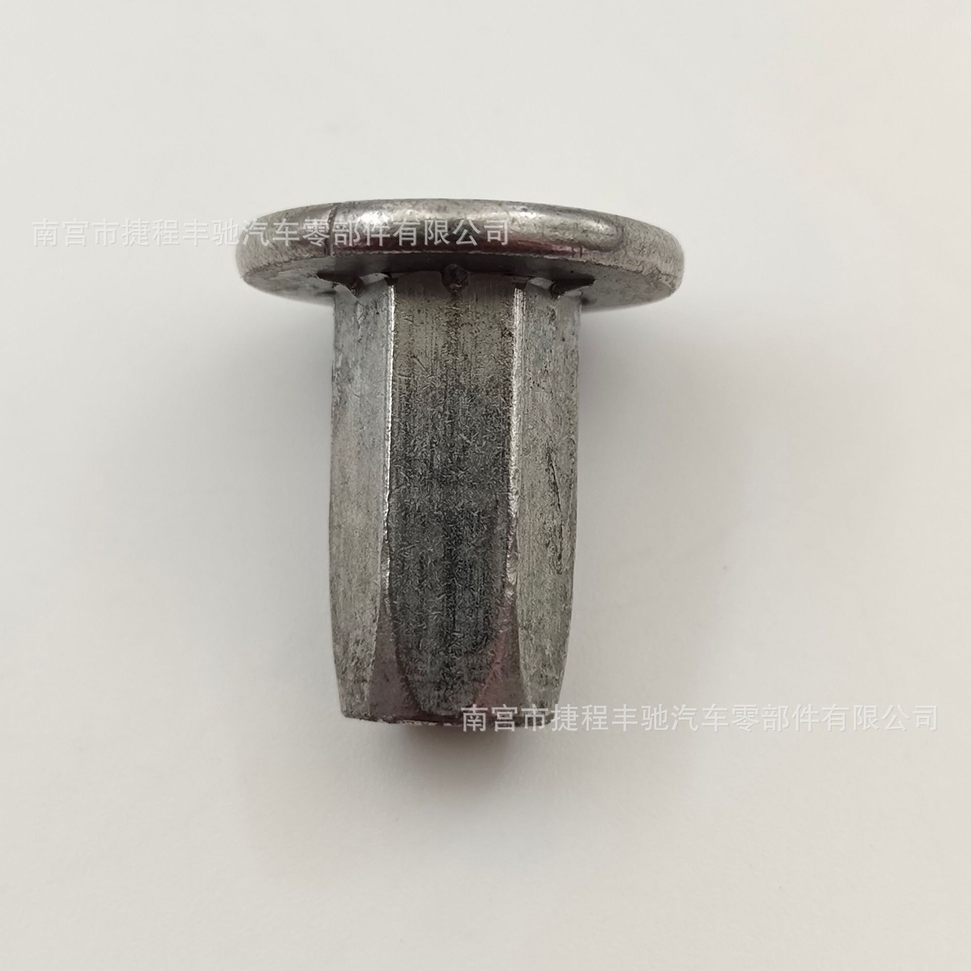适用大众奥迪桑塔纳明锐牌照螺丝底座卡扣牌照板固定螺丝螺母卡子