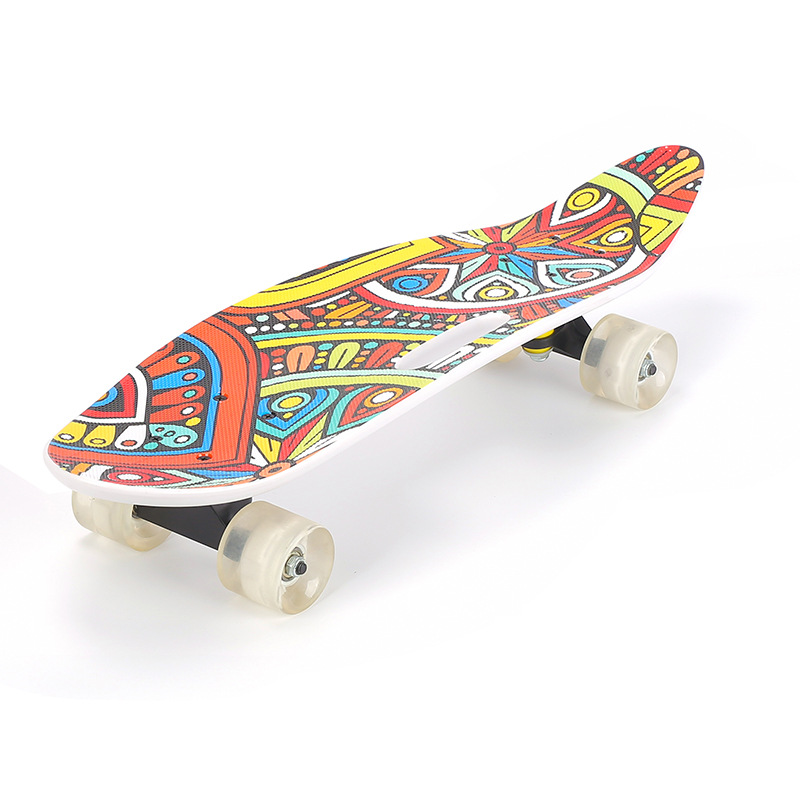 全闪四轮儿童单翘板初学者香蕉板手提小鱼板青少年静音公路滑板