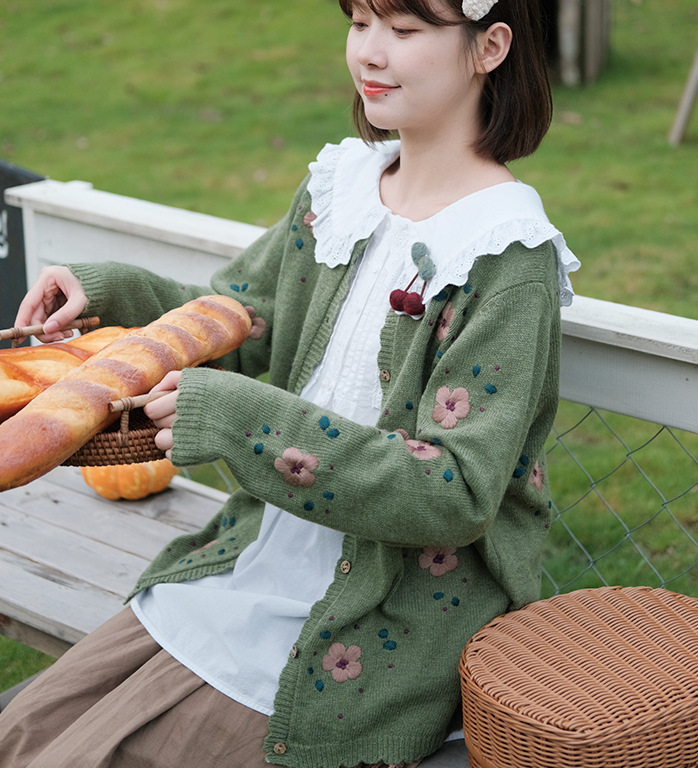 2021秋新款麻豆日系刺绣花朵针织长袖圆领开衫毛衣百搭外套女