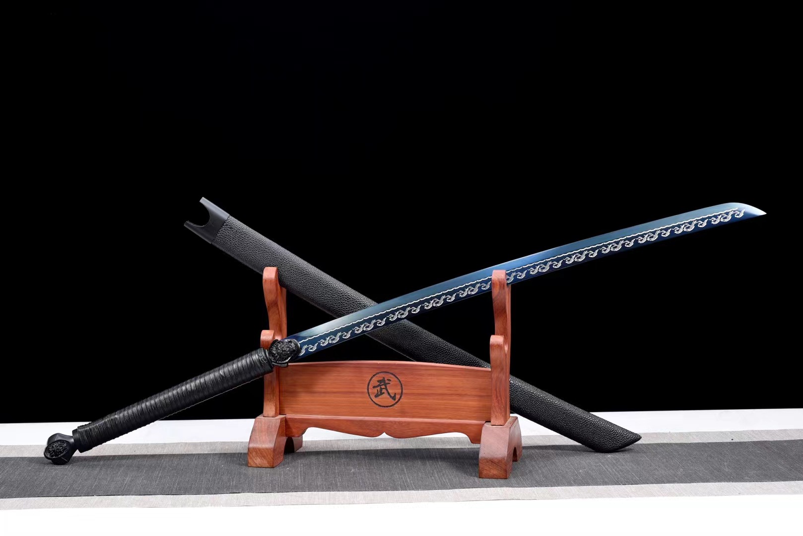 龙泉宝剑刀图片