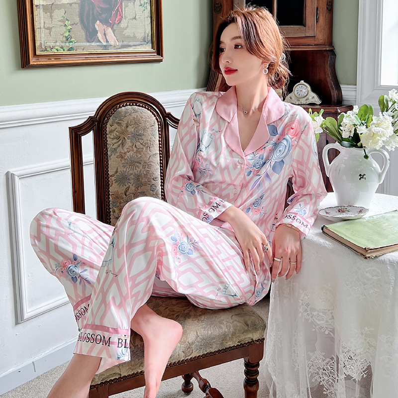 2022秋季新款冰丝绸睡衣女士可爱花多兔子家居服长袖长裤时尚套装
