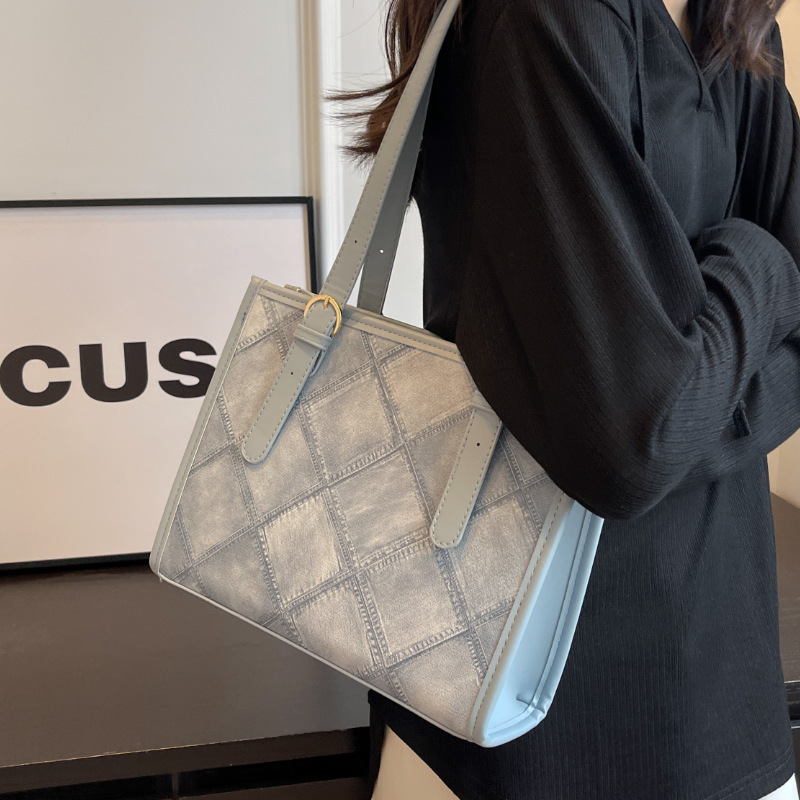 高级感包包女大容2024新款小众设计网红爆款超火单肩斜挎托特包