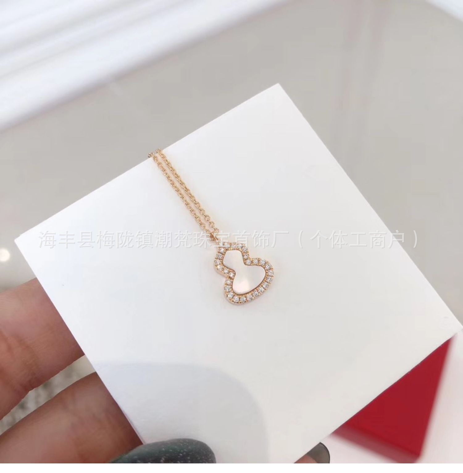 High Version Fritillary Small Calabash Necklace Women's Thick 18K Rose Gold Plated Clavicle Chain Red Agate Pendant Live Delivery