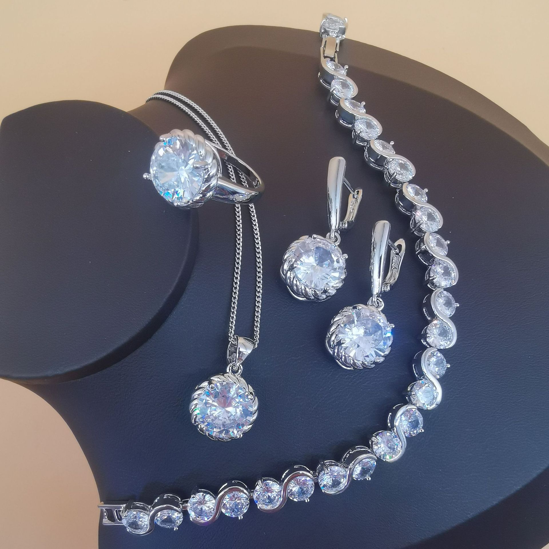 2021新款气质时饰品紫水晶镀白金麻花项链耳钉戒指套装首饰四件套