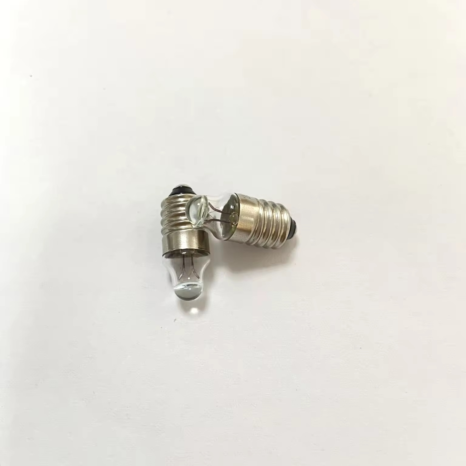 T9X23mm E10 螺旋底座笔型聚光灯泡 2.5V0.3A 2.2V0.25A 微型手电