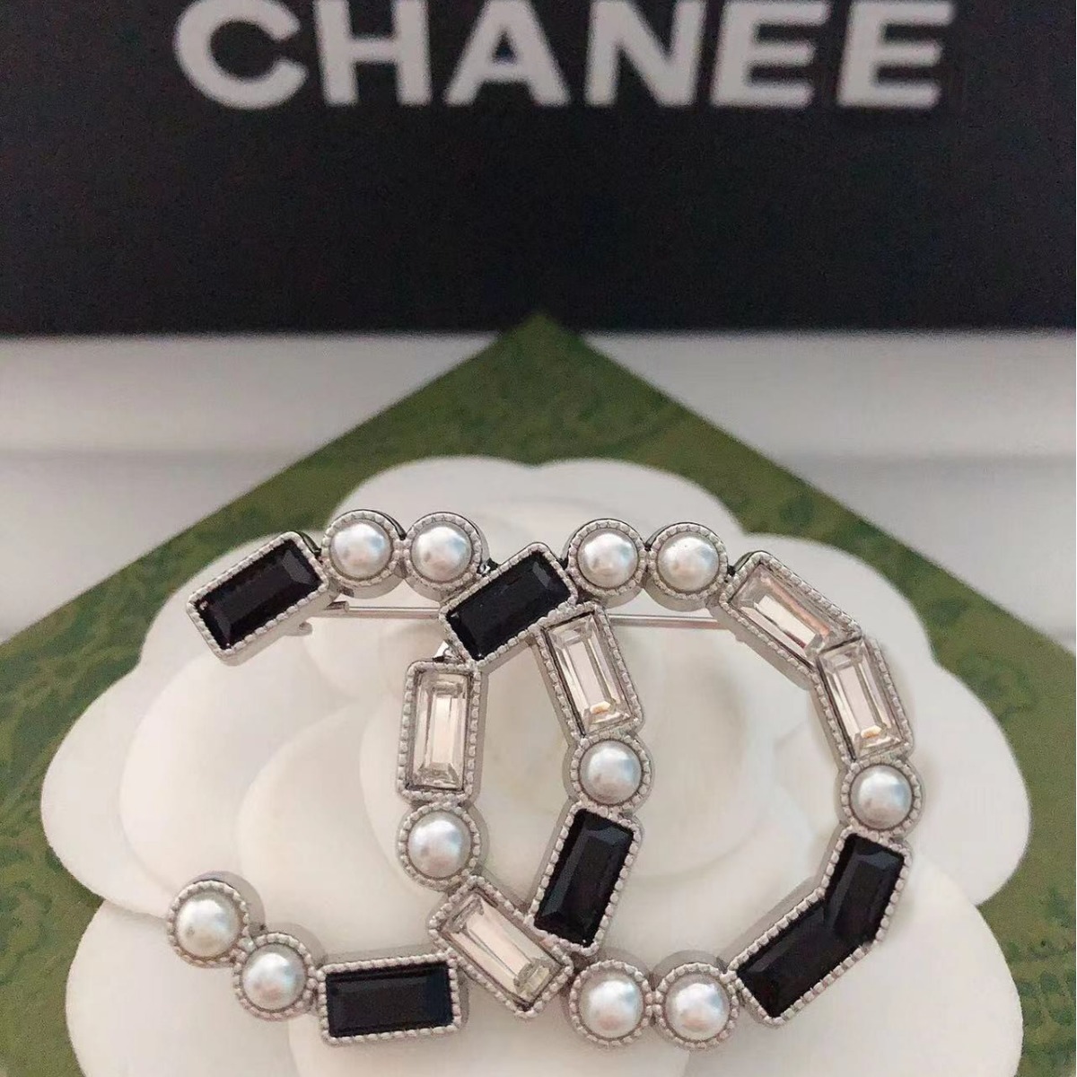 小香风方糖锆石胸针香家双c高版本轻奢简约别针大衣风衣外套配饰