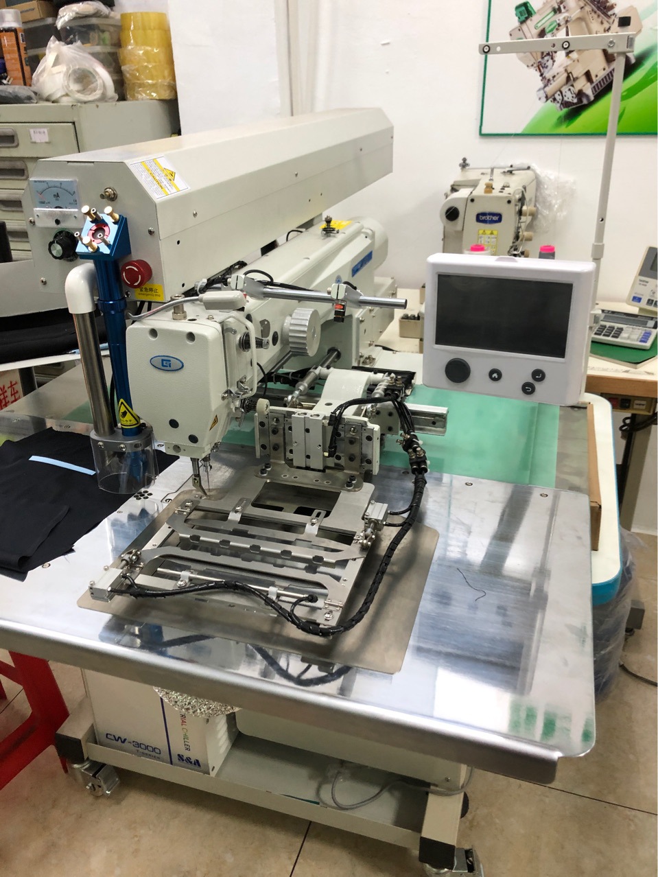 服装工厂使用电脑激光开袋机电脑全自动开口袋机免烫无需更换模具