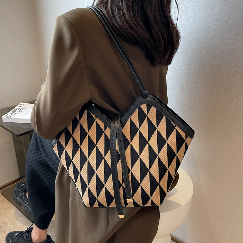 Large Capacity Underarm All-Match Commute Bag Female 2022 New Advanced Texture Special-Interest Design Shoulder Bag Big Bag