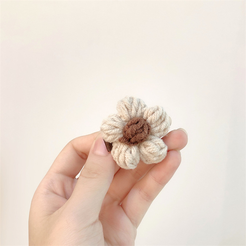 Milk Coffee Color Vintage Weave Wool Flower Barrettes Puff Flower Hairpin Gentle Bang Clip Side Clip Autumn and Winter Hair Accessories