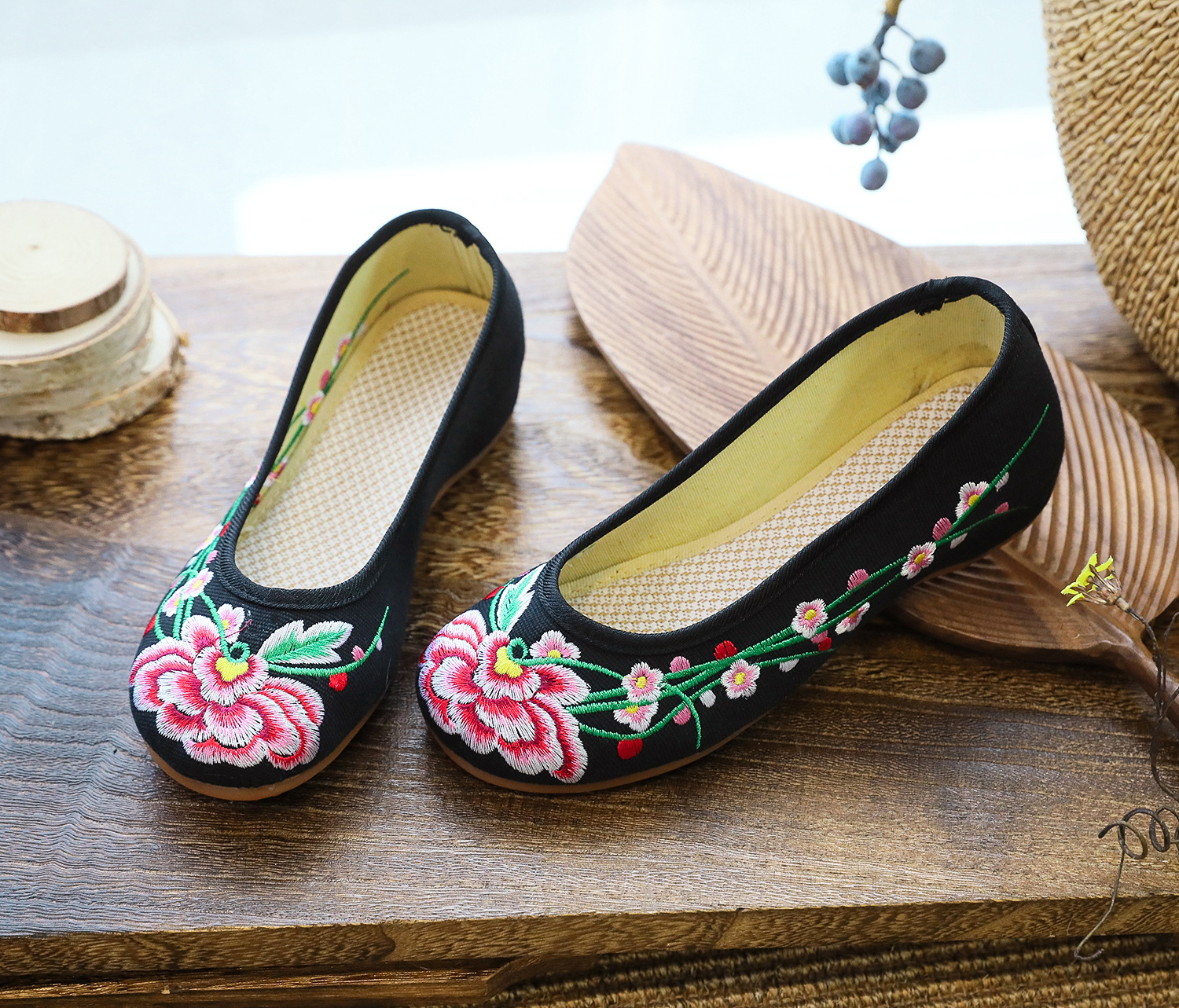 【相思梅】中式复古新娘刺绣花布鞋套脚坡跟牛筋底单鞋休闲女