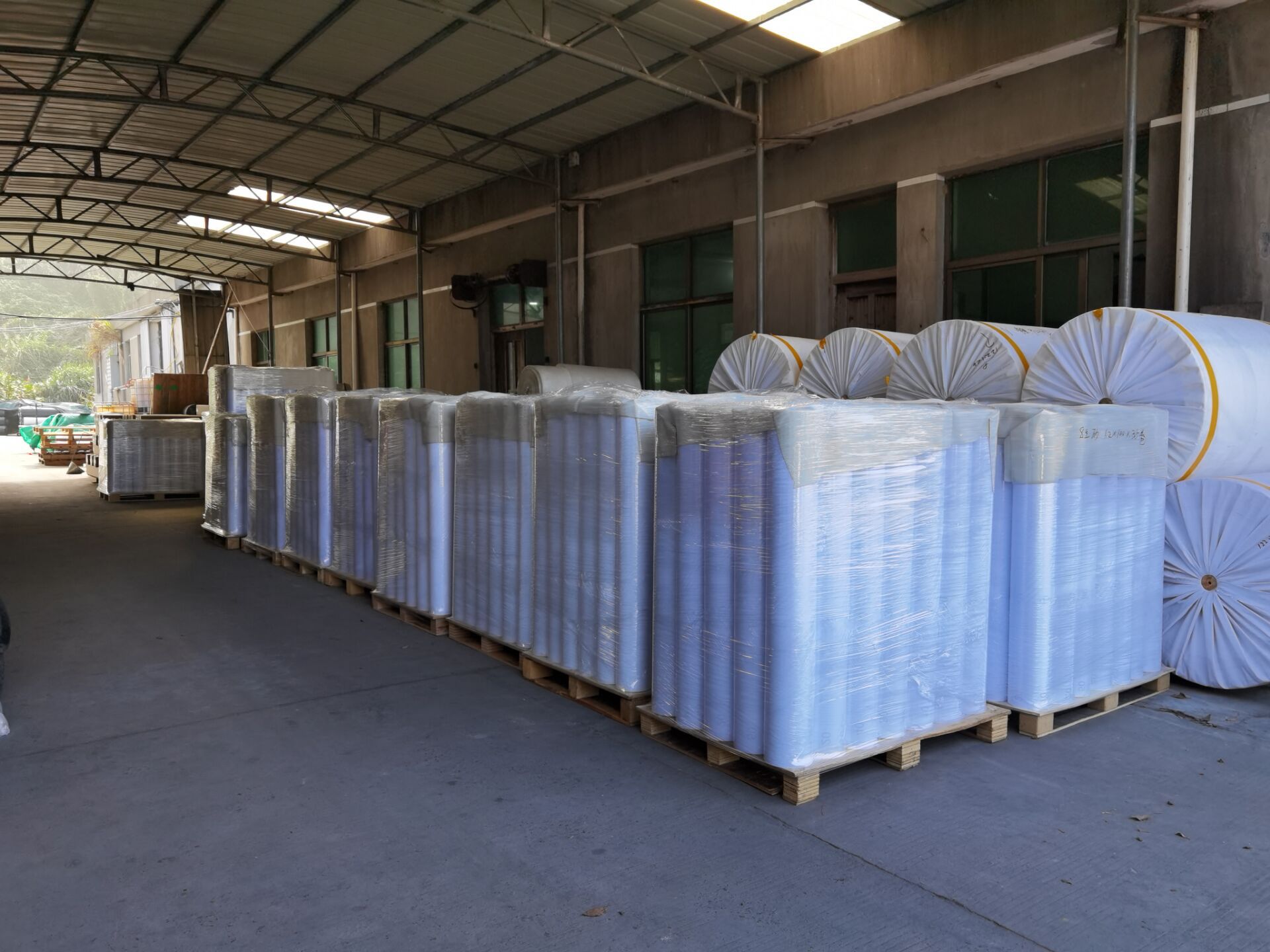 墙贴印刷原材料7丝pvc120g150g铜版纸纸货源充足