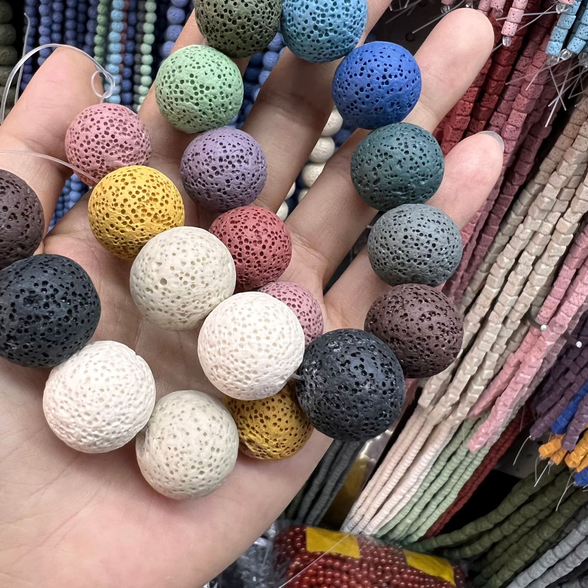 彩色火山石圆珠 精油香薰圆珠火山岩散珠 diy手工串珠饰品配件批