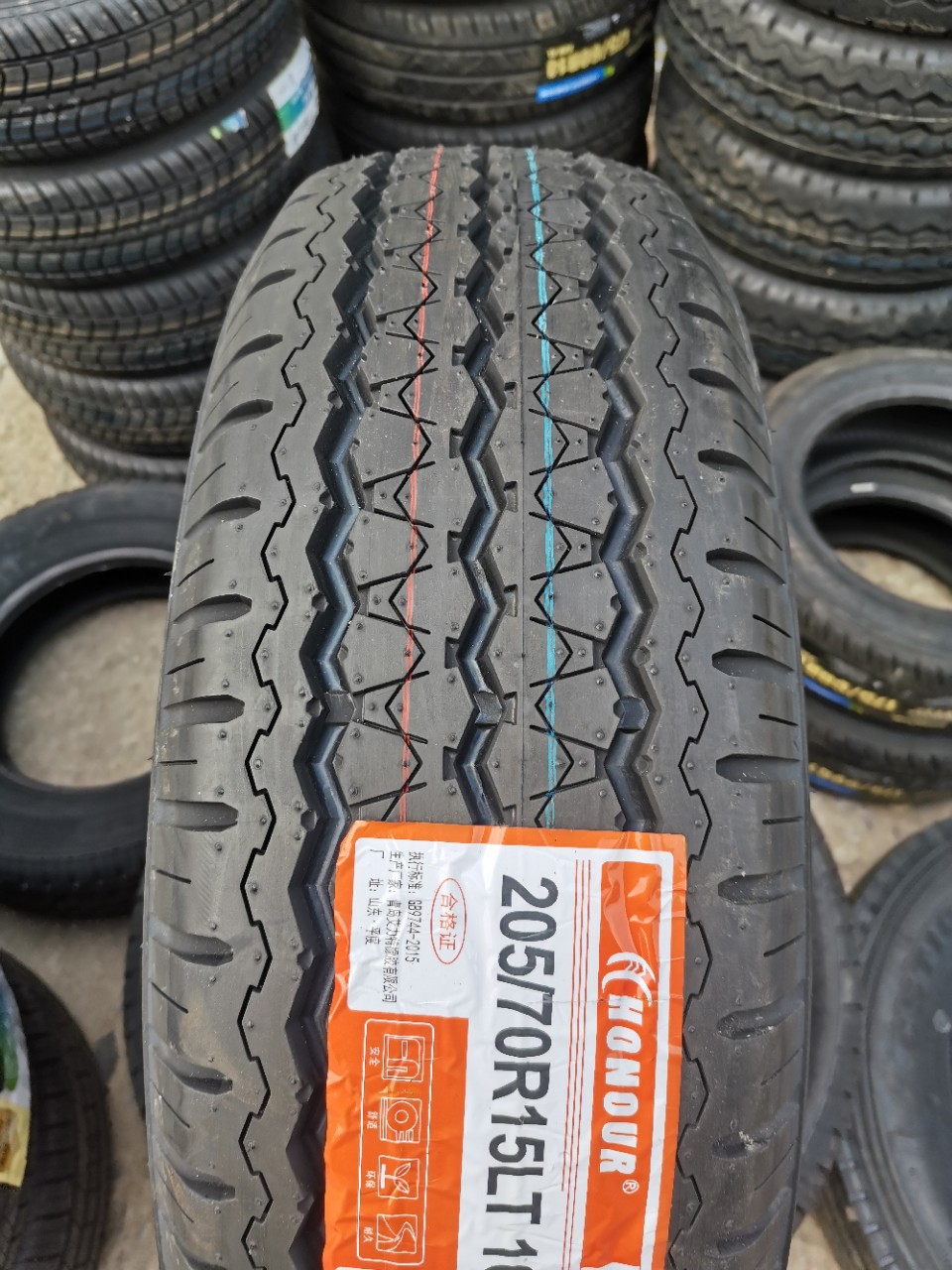 奥诺轮胎205/70r15lt 10pr 十层加厚重 适配福田/金杯海狮 商务车