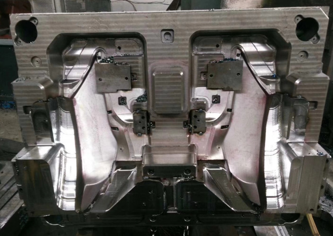 制造模具塑料模具汽车内饰件门板塑料模具可