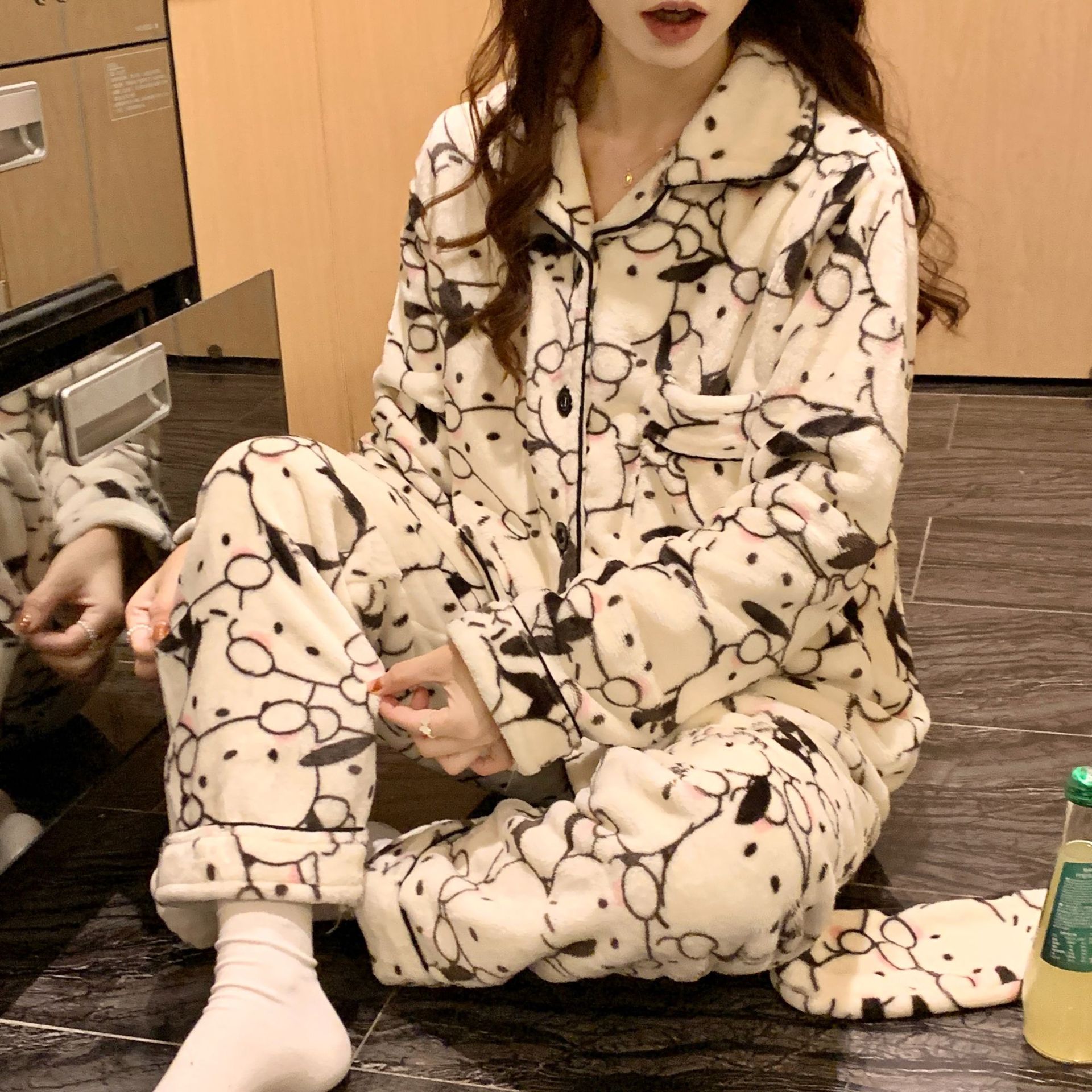 冬季法兰绒女士睡衣翻领开衫长袖长裤少女卡通可爱保暖家居服套装