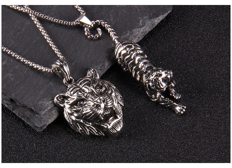 新款国潮男十二生肖虎头项链2022年吉祥物本命年个性老虎合金吊坠