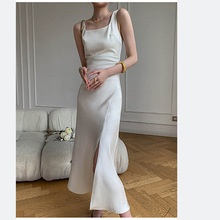 白色感吊带连衣裙女夏季2023新款修身显瘦露背开叉裙