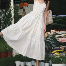 法式白色v领吊带连衣裙子女春夏2024新款收腰设计感小众气质长裙