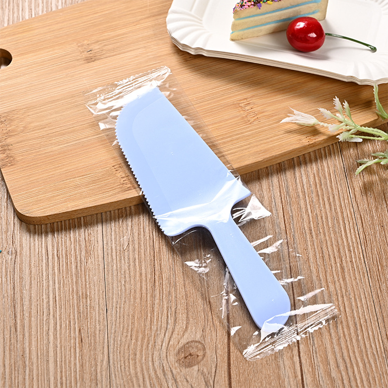 切蛋糕刀托刀加厚一次性塑料生日蛋糕切刀锯齿铲刀独立包装散装