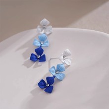 克莱因蓝白拼色花朵女渐变设计感耳环复古港风超仙清新气质耳饰