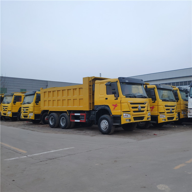 后翻自卸车二手豪沃前四后八土方翻斗车 371 375马力出口非洲