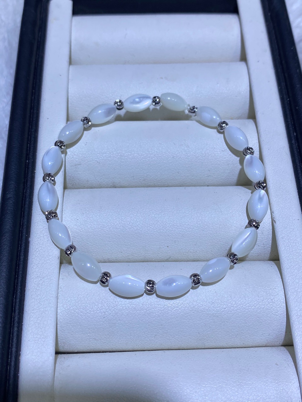 天然白色夜光贝手链 5毫米直径米形珠 炫彩光泽亮 天然贝壳手链