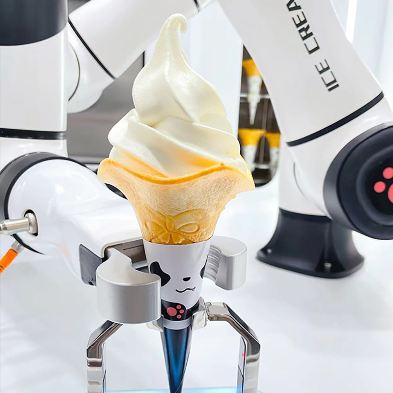 智能冰淇淋机器人自动售货机蛋筒自动制作机器无人值守商用贩卖机