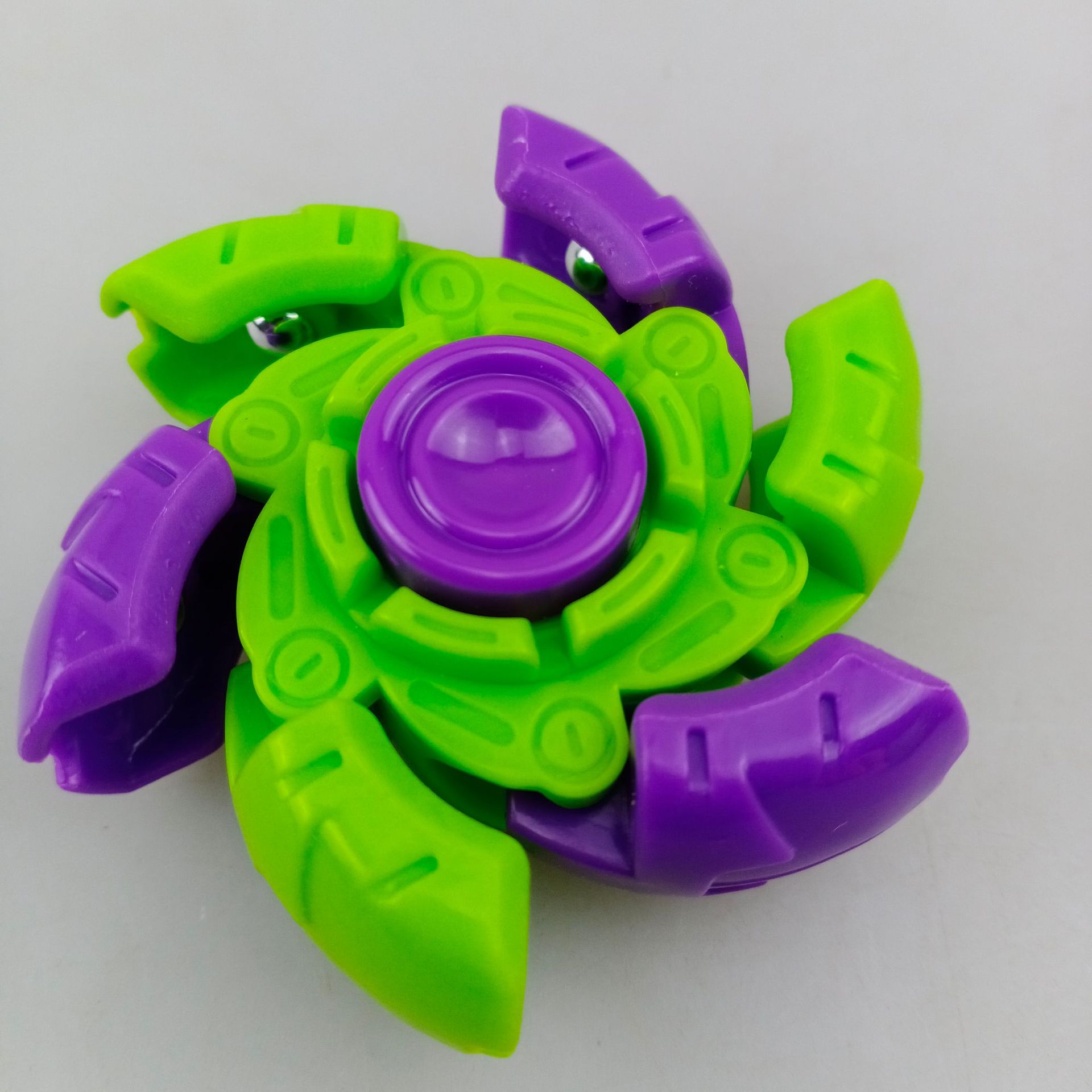 2元批发 旋转 爆甲 陀螺 指尖陀螺 钢珠陀螺 玩具 减压陀螺 两元