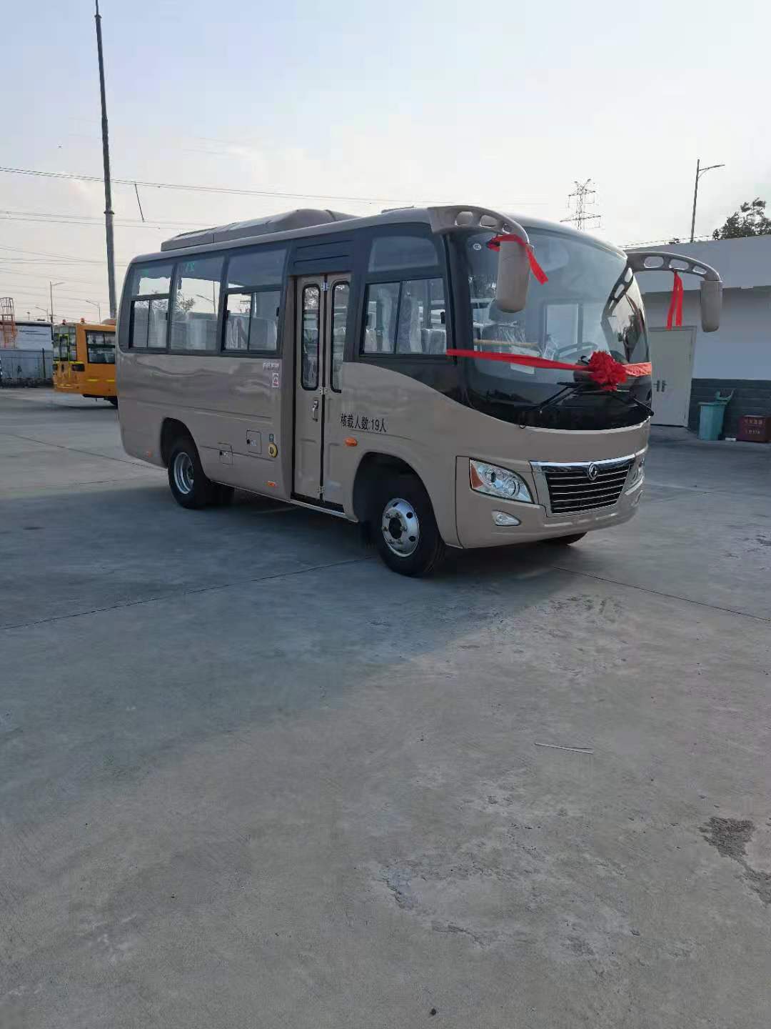 现货供应东风19座中级小客车价格,19座中型中级客车现车报价