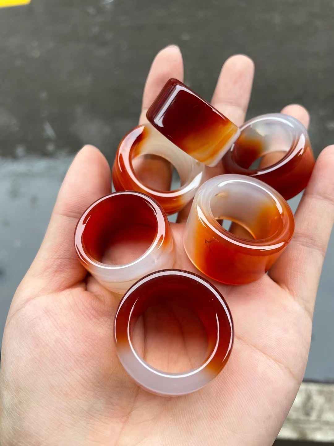 批发红绿玛瑙扳指 玉髓指环玉扳指 男士戒指10元玉器礼品玉髓戒指