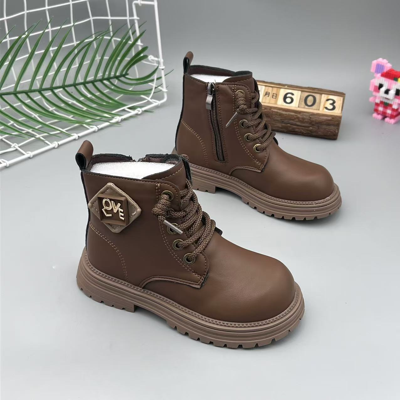 女童马丁靴2025新款女童走秀靴子秋冬女童短靴黑色百搭中大童棉靴