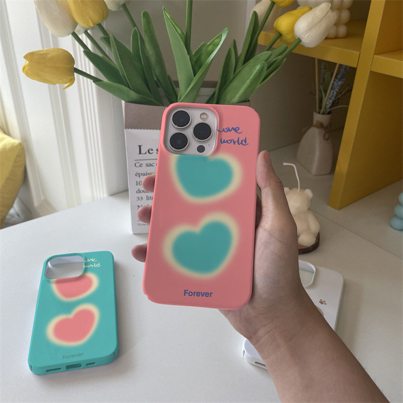 小众ins粉底英文爱心手机壳适用iPhone16promax苹果16手机壳大孔