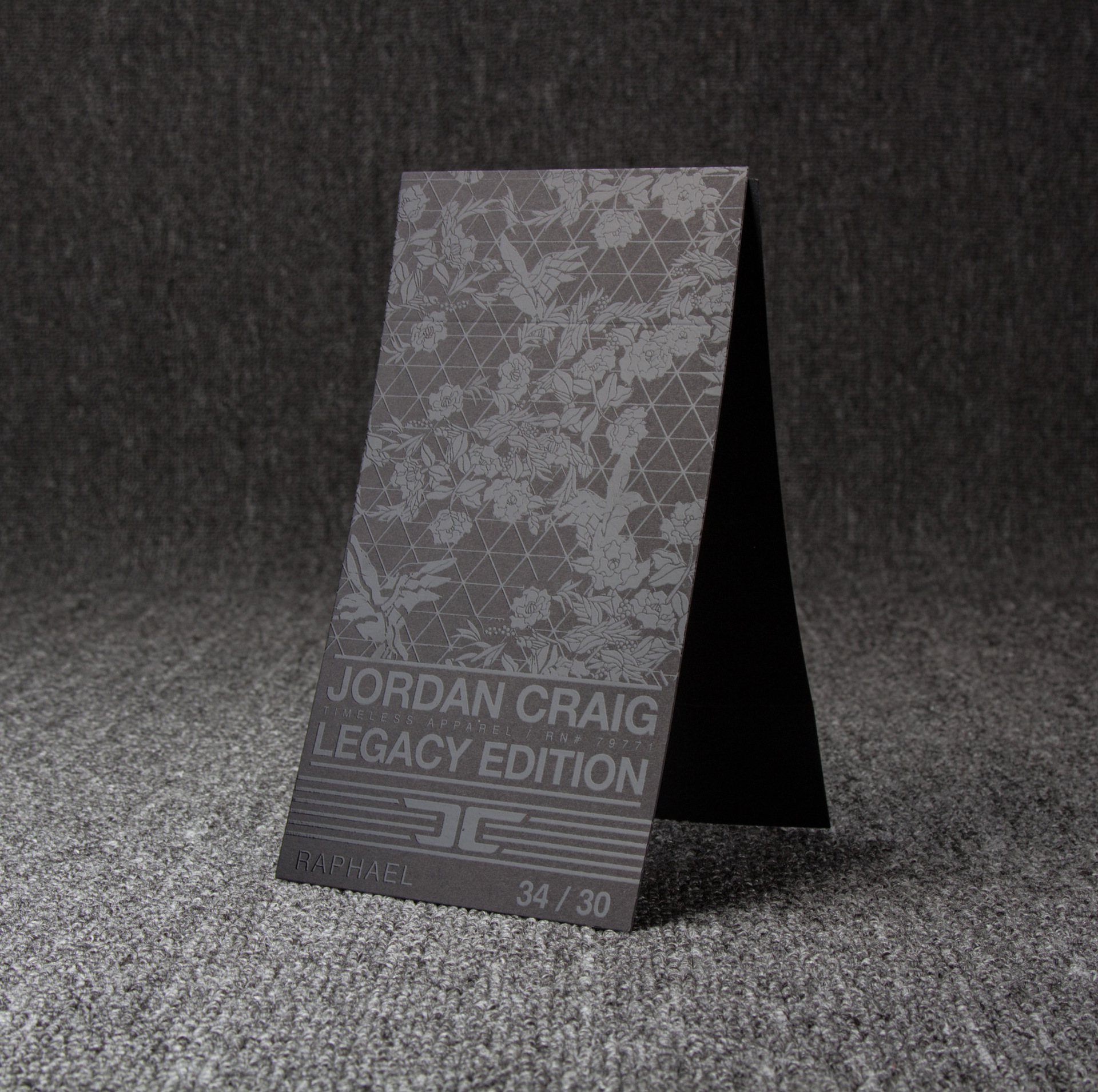 高档男女服装吊牌黑卡纸吊牌uv工艺高端衣服吊牌吊卡标签厂家直营