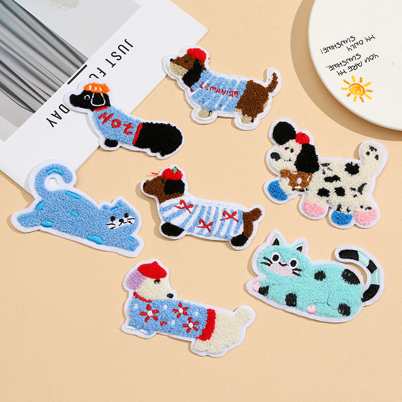 可爱腊肠狗毛巾刺绣布贴电脑刺绣补丁贴diy服装辅料厂家批发