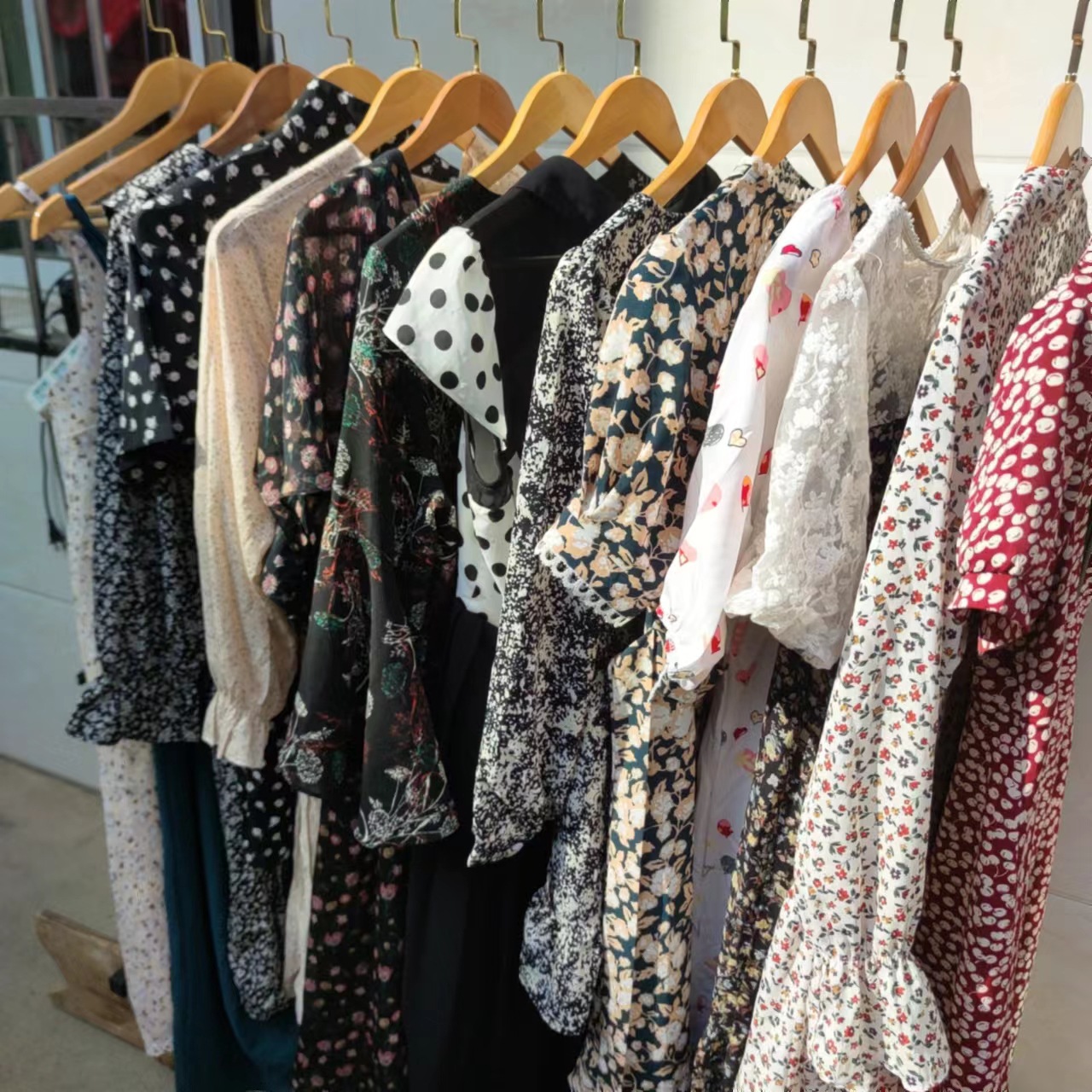 外贸适合非洲东南亚二手衣服旧衣服穿过的女款夏装连衣裙a类服装