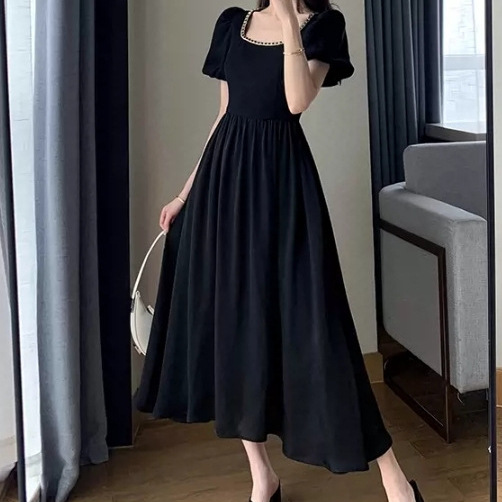 黑色连衣裙女2025夏新款泡泡袖复古显瘦赫本风方领小黑裙1481