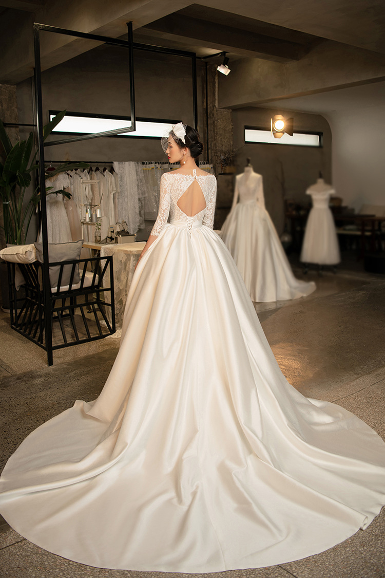 缎面婚纱2021新款拖尾复古气质赫本蕾丝结婚新娘主婚纱一件代发