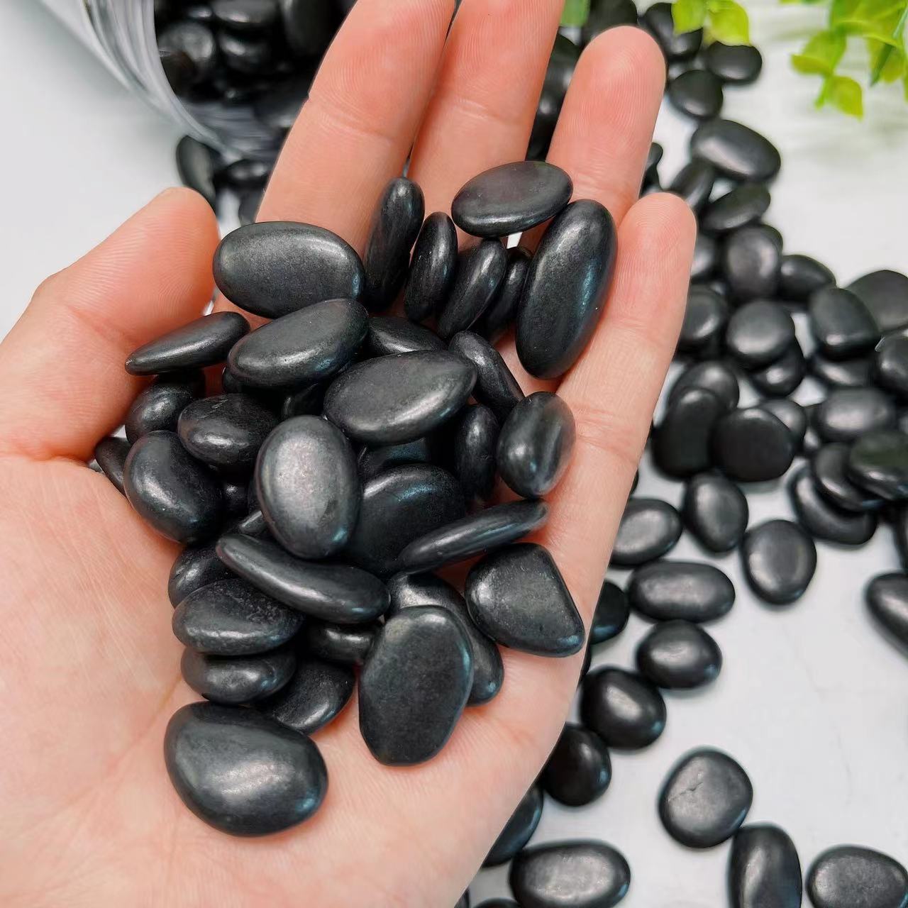 50斤黑色雨花石鹅卵石花盆栽铺面石头小黑石子园艺铺地装饰-阿里巴巴