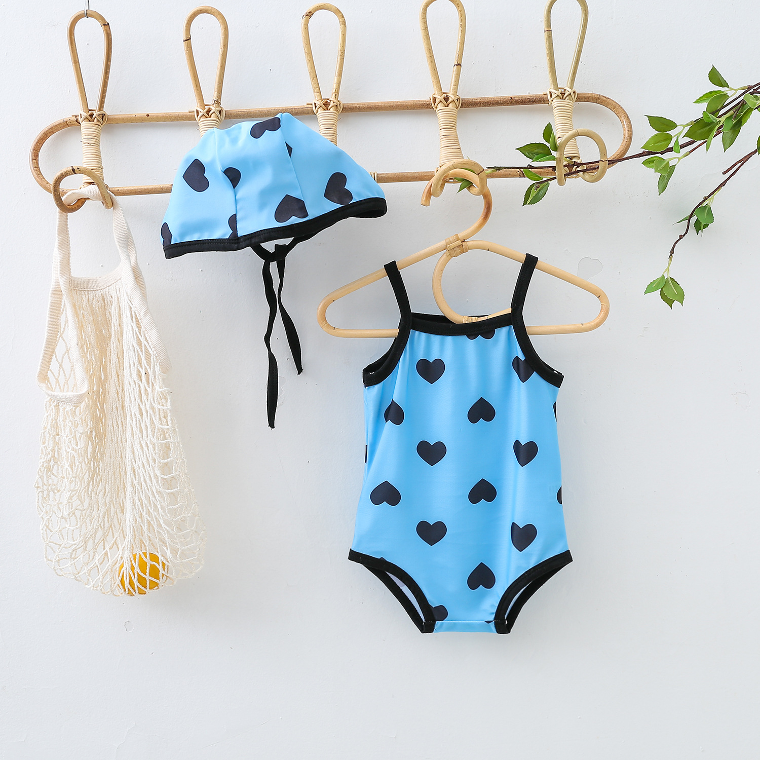 ins女童泳装三角爬式连体可爱小童女宝宝婴童泳衣2021新款韩国潮